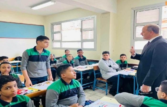 بالبلدي: مدير
      تعليم
      الإسكندرية
      يحاور
      طلاب
      «العباسية
      العسكرية»
      حول
      دروس
      حرب
      أكتوبر
      و
      قيم
      الانتماء
      والانضباط