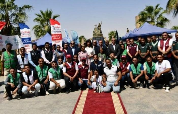 بالبلدي : محافظ
      أسوان
      والسفيرة
      نبيلة
      مكرم
      يتفقدان
      مساعدات
      التحالف
      الوطني
      ضمن
      مبادرة
      «أيد
      واحدة»