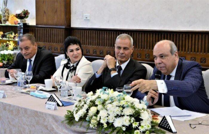 بالبلدي : وزير
      الطيران
      المدني:
      مصر
      للطيران
      ضمن
      أفضل
      50
      شركة
      طيران
      عالميًا
      في
      تصنيف
      «Skytrax»
      2026