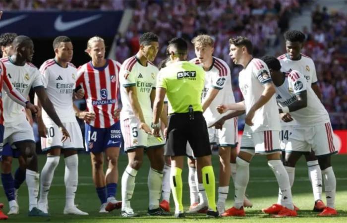 بالبلدي : قناة
      ريال
      مدريد
      تفضح
      التحكيم
      بعد
      الديربي:
      ينتمي
      لبرشلونة..
      ولا
      يُطرد
      الخصم
      إلا
      إذا
      استخدم
      مسدسًا
