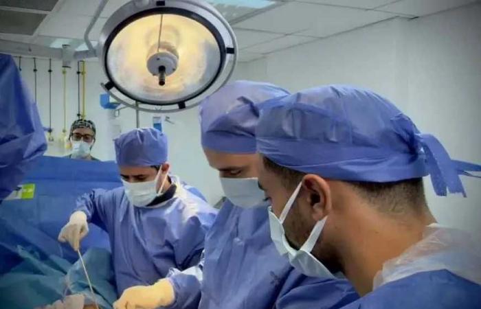مستشفى
      العريش
      العام
      ينجح
      في
      إعادة
      بناء
      6
      سم
      من
      عظمة
      الساق
      لمريض