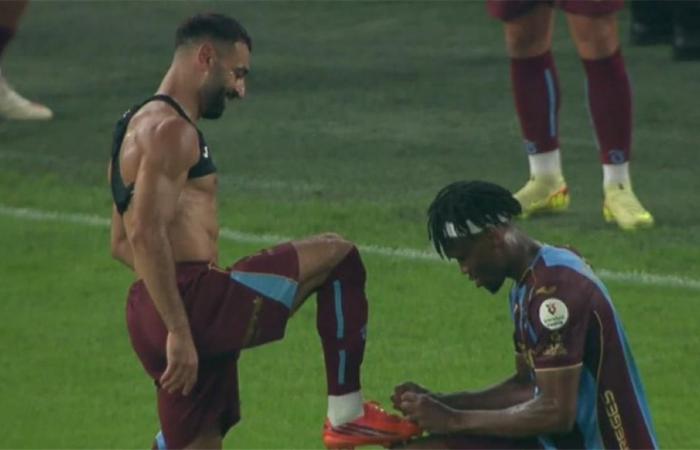 بالبلدي : ما
      زال
      ملك
      العالم..
      شبكات
      ليفربول
      الجماهيرية
      تحتفي
      بهاتريك
      محمد
      صلاح
      أمام
      جالطة
      سراي