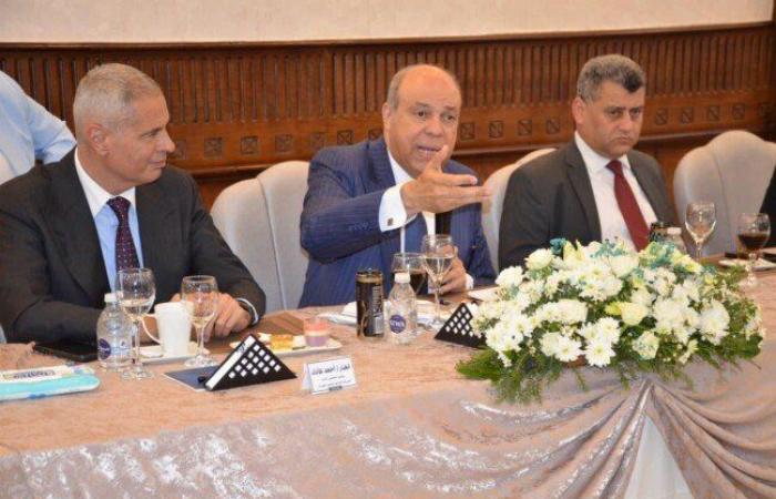 بالبلدي : وزير
      الطيران
      المدني:
      مصر
      للطيران
      ضمن
      أفضل
      50
      شركة
      طيران
      عالميًا
      في
      تصنيف
      «Skytrax»
      2026