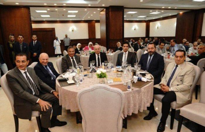 بالبلدي : وزير
      الطيران
      المدني:
      مصر
      للطيران
      ضمن
      أفضل
      50
      شركة
      طيران
      عالميًا
      في
      تصنيف
      «Skytrax»
      2026