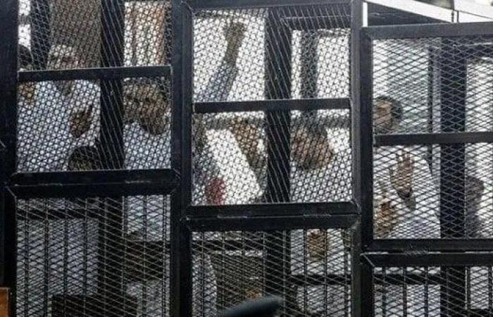 بالبلدي : غدًا..
      استكمال
      محاكمة
      7
      متهمين
      في
      قضية
      خلية
      الزاوية
      الحمراء