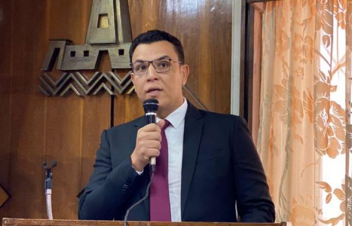 بالبلدي : محمد
      شاهين
      لـ«تواصل24»:
      بعد
      إلغاء
      «سيتي
      سكيب»..
      المجتمعات
      الريفية
      تفتح
      بابًا
      لقطاع
      عقاري
      جديد
      يقوم
      على
      الإنتاج
      لا
      بيع
      المتر