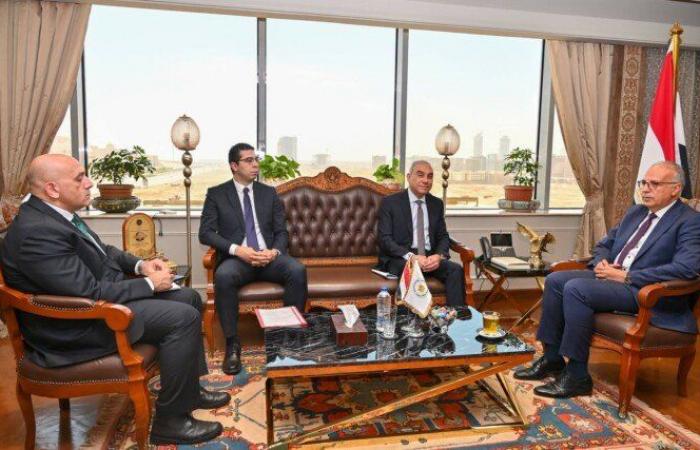 بالبلدي: وزير
      الري
      يبحث
      مع
      رئيس
      هيئة
      الاستعلامات
      دعم
      الرؤية
      المصرية
      لقضايا
      المياه
