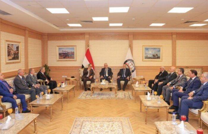بالبلدي : النائب
      العام
      يلتقي
      رؤساء
      الاستئناف
      ورئيس
      نادي
      القضاة
      لبحث
      عدد
      من
      الشواغل
      المشتركة