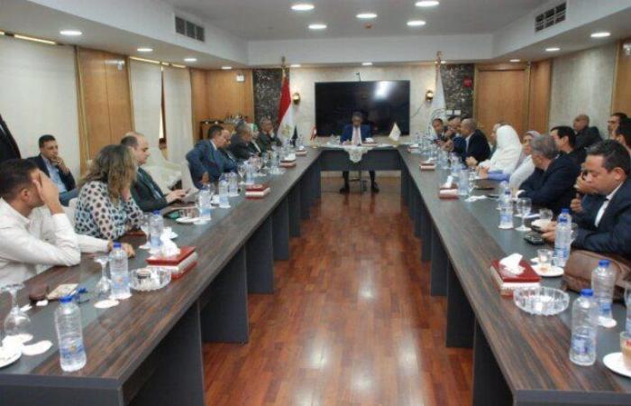 بالبلدي : وزير
      الدولة
      للإعلام
      يكشف
      عن
      تحركات
      لتشريع
      «حرية
      تداول
      المعلومات»
      وتنظيم
      «التواصل
      الاجتماعي»