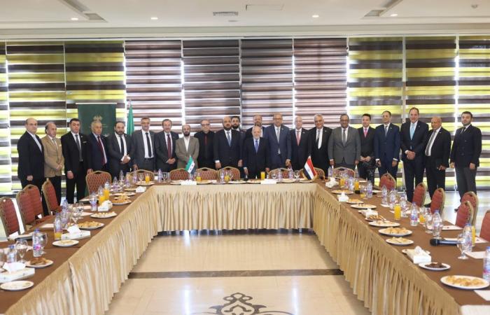 بالبلدي : انطلاق
      مجلس
      الأعمال
      المصري
      السوري
      في
      دمشق
      لتعزيز
      التجارة
      والاستثمار
      وإعادة
      الإعمار