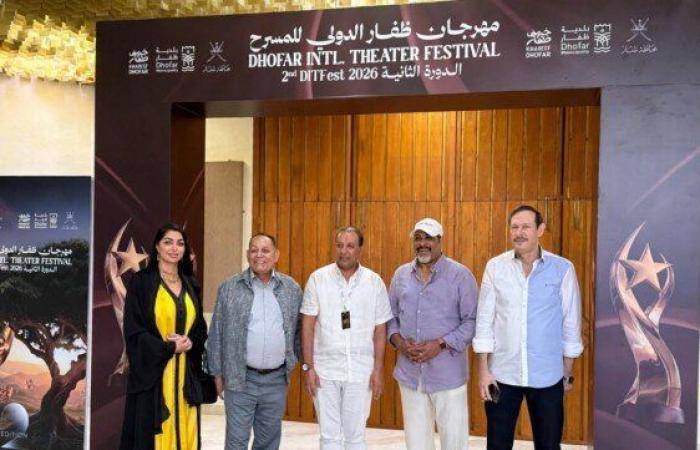 بالبلدي: كلوديا
      حنا:
      مهرجان
      ظفار
      ملتقى
      للحضارات
      وجسر
      يربط
      بين
      الثقافات
      والشعوب
      «صور»
