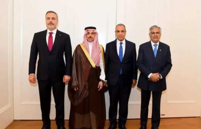 وزير
      الخارجية
      يستضيف
      بمقر
      البعثة
      المصرية
      في
      نيويورك
      اجتماع
      الأطراف
      الإقليمية
      الأربعة
      R4
      مع
      وزراء
      خارجية
      السعودية
      وتركيا
      وباكستان