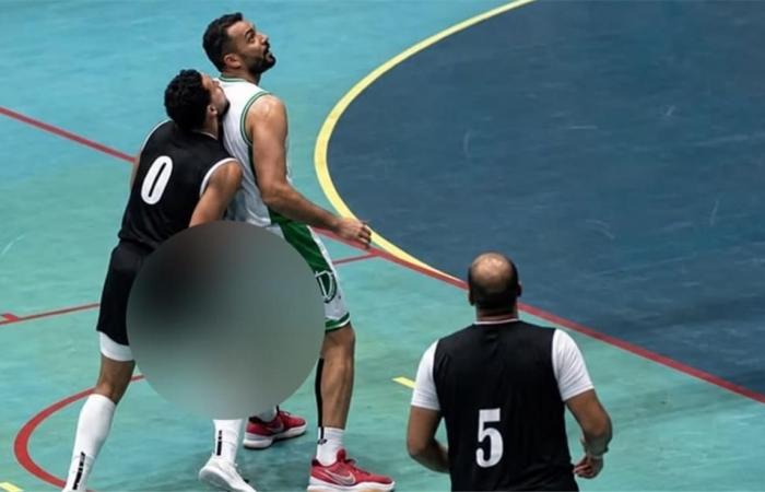 بالبلدي : خاص..
      اتحاد
      السلة
      يدرس
      إيقاف
      لاعب
      الأهلي
      بعد
      تصرفه
      غير
      الأخلاقي