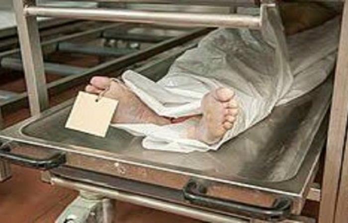 بالبلدي : مريض
      نفسيًا
      ينهي
      حياة
      والده
      بإلقائه
      من
      شرفة
      منزله
      في
      الخصوص
      بالقليوبية