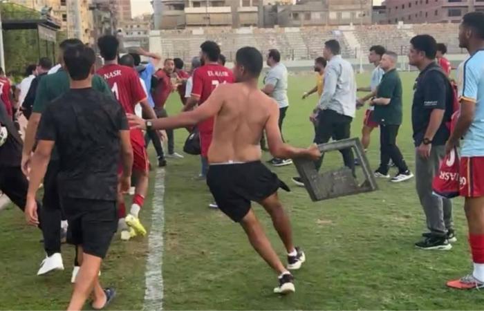 بالبلدي : خناقة
      شوارع..
      لجنة
      المسابقات
      تصدر
      قرارها
      بشأن
      أحداث
      مباراة
      طنطا
      والنصر