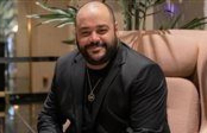 بالبلدي: محمد
      ممدوح:
      عملت
      بمهنة
      المحاماة..
      ولعبت
      ملاكمة
      عامًا
      ونصف