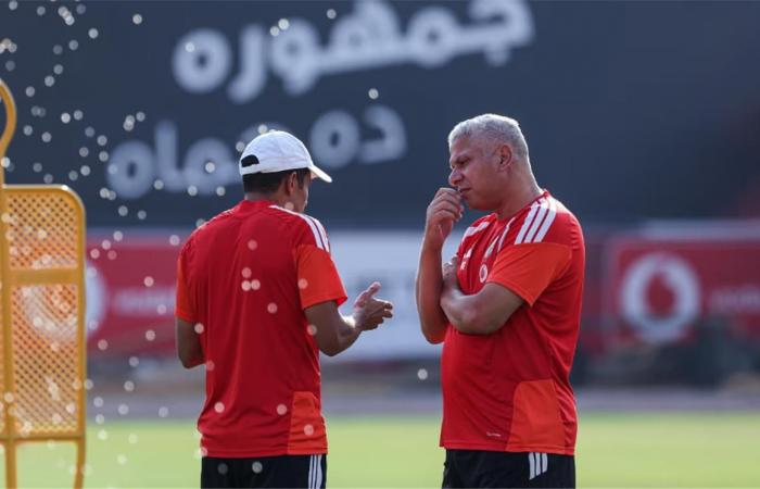 بالبلدي : وائل
      جمعة
      يجتمع
      مع
      الحسين
      عموتة
      في
      مران
      الأهلي