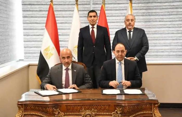 وزير
      الشباب
      والرياضة
      يشهد
      مراسم
      توقيع
      بروتوكول
      تعاون
      بين
      الوزارة
      وشركة
      روابط
      الرياضية
      لدعم
      وتسويق
      الأبطال
      والاتحادات
      الرياضية