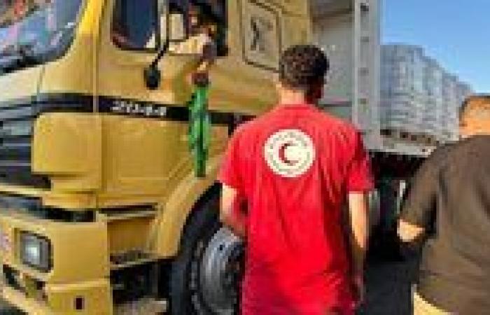 بالبلدي: الهلال
      الأحمر
      يمد
      غزة
      بأكثر
      من
      131
      ألف
      سلة
      غذائية
      وأطنان
      من
      المواد
      الإغاثية