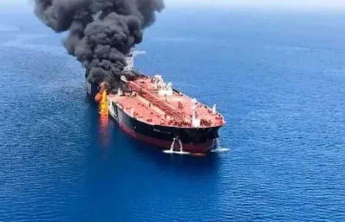 هيئة
      بريطانية:
      اندلاع
      النيران
      في
      سفينة
      شحن
      بعد
      تعرضها
      لهجوم
      في
      مضيق
      هرمز