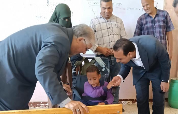 بالبلدي: نائب
      محافظ
      قنا
      يتفقد
      مدارس
      أبوتشت
      لمتابعة
      انتظام
      الدراسة
      ويكرم
      تلميذًا
      ومعلمًا