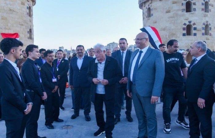 بالبلدي : على
      هامش
      مؤتمر
      «الهوية
      الوطنية»..
      جولة
      سياحية
      لشباب
      المحافظات
      بممشى
      القلعة
      والأنفوشي
      في
      الإسكندرية