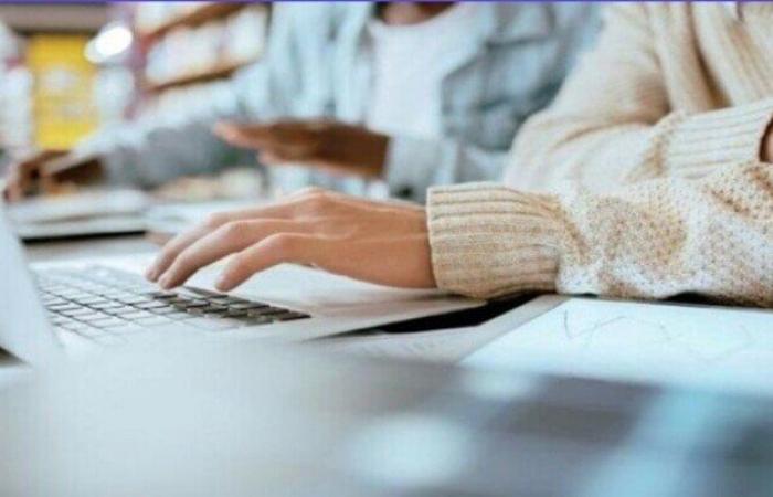 بالبلدي: «التعليم
      العالي»
      تفتح
      باب
      تقليل
      الاغتراب
      لطلاب
      الشهادات
      الفنية
      للمرة
      الثانية..
      آخر
      موعد
      للتسجيل