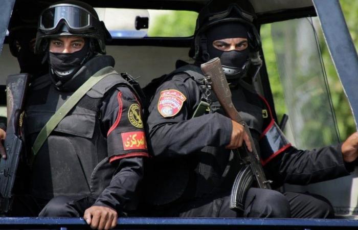 بالبلدي: ضبط
      القائمين
      على
      إدارة
      مصنع
      غير
      مرخص
      لتعبئة
      زيوت
      السيارات
      بالجيزة