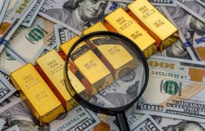 بالبلدي: قبل
      اجتماع
      البنك
      المركزي..
      كيف
      تحركت
      أسواق
      الذهب
      والدولار
      في
      مصر؟
