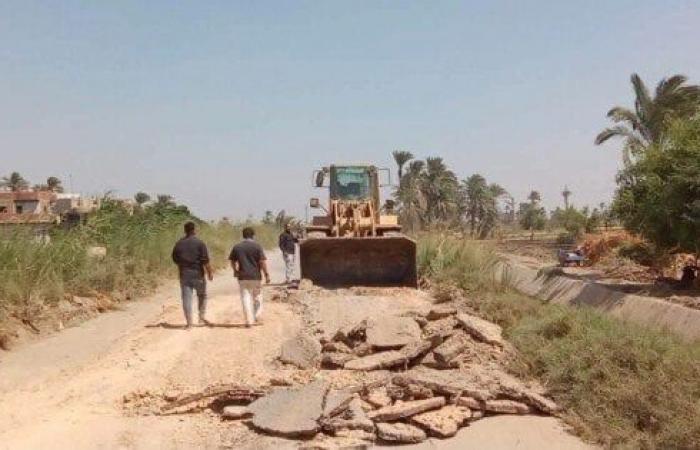 بالبلدي : محافظ
      المنيا
      يتابع
      أعمال
      رصف
      طريق
      ترعة
      سري
      باشا
      بأبوقرقاص