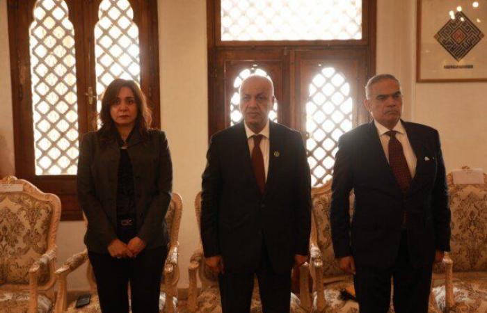 بالبلدي: الملتقى
      الفكري
      الثقافي
      الأول|
      نقيب
      الأشراف:
      الرئيس
      السيسي
      أنار
      مصر
      بالأمن..
      ووزير
      الأوقاف
      يثمن
      الفعالية
