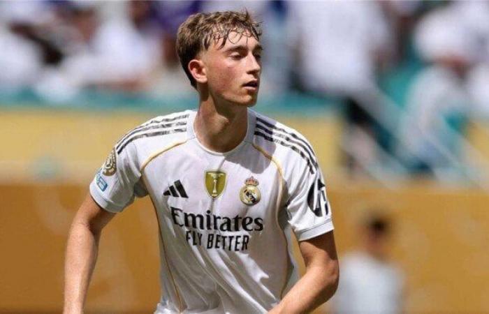بالبلدي : دين
      هويسن
      يغيب
      عن
      ريال
      مدريد
      مباراة
      أمام
      فياريال
      بعد
      عقوبة
      الديربي
