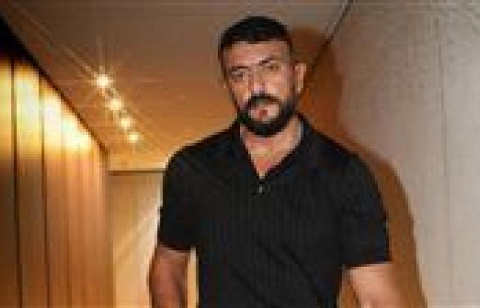 بالبلدي : «المقطع
      نزل
      مجتزأ»..
      أحمد
      العوضي
      يكشف
      حقيقة
      تشبيه
      النساء
      بالسيارات