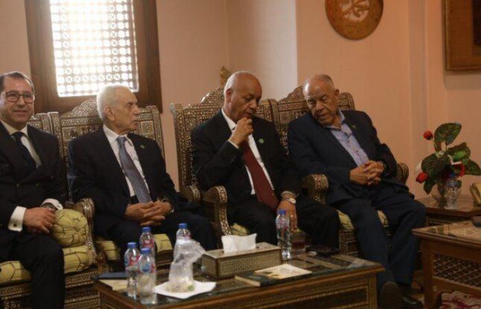 بالبلدي: الملتقى
      الفكري
      الثقافي
      الأول|
      نقيب
      الأشراف:
      الرئيس
      السيسي
      أنار
      مصر
      بالأمن..
      ووزير
      الأوقاف
      يثمن
      الفعالية