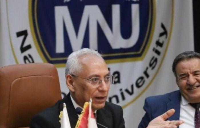 بالبلدي: «أستاذ
      محفز
      وخريج
      ينافس
      سوق
      العمل»..
      تفاصيل
      اللقاء
      الموسع
      لرئيس
      جامعة
      المنيا
      مع
      هيئة
      التدريس