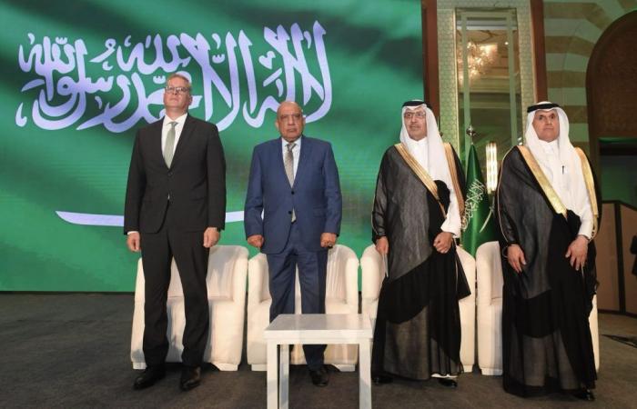 بالبلدي : سفارة
      المملكة
      العربية
      السعودية
      بالقاهرة
      تحتفي
      باليوم
      الوطني
      السعودي..
      والسفير
      الحصيني
      يؤكد
      على
      قوة
      الشراكة
      الاستراتيجية
      بين
      المملكة
      ومصر