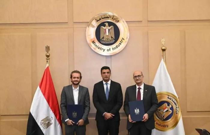 وزير
      الصناعة
      يشهد
      مراسم
      إطلاق
      وتسليم
      أول
      روبوت
      صناعي
      مصري
      بأيادٍ
      وعقول
      مصرية
      وتكنولوجيا
      محلية