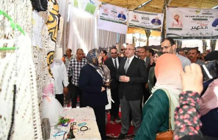 محافظ
      الفيوم
      يتفقد
      مبادرة
      فيوم
      الخير
      بمنشأة
      سكران
      ويوجه
      بتحسين
      ضغوط
      المياه