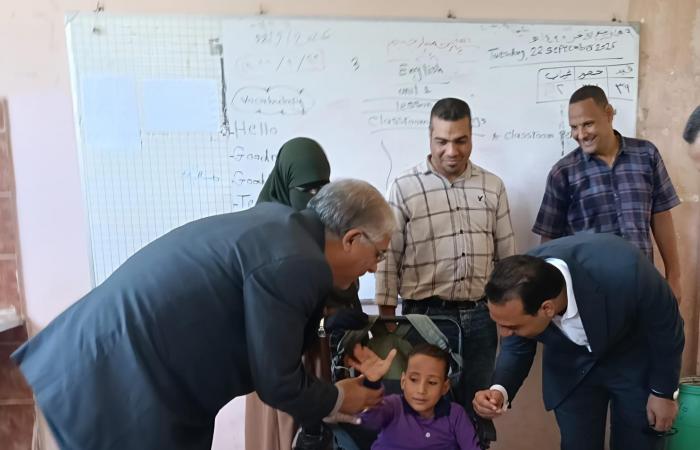 بالبلدي: نائب
      محافظ
      قنا
      يتفقد
      مدارس
      أبوتشت
      لمتابعة
      انتظام
      الدراسة
      ويكرم
      تلميذًا
      ومعلمًا