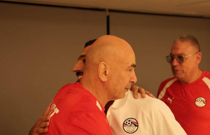 بالبلدي: لاعبو
      منتخب
      مصر
      يحتفلون
      بحسام
      وإبراهيم
      حسن
      بعد
      تجديد
      التعاقد
      حتى
      2030