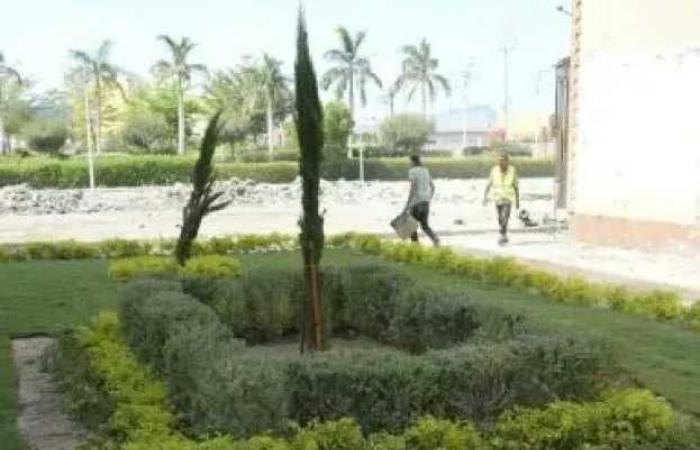 محافظ
      بورسعيد:
      تنفيذ
      85%
      من
      أعمال
      تطوير
      حديقة
      الأمل
      في
      حي
      المناخ