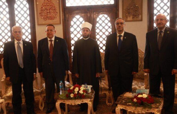 بالبلدي: الملتقى
      الفكري
      الثقافي
      الأول|
      نقيب
      الأشراف:
      الرئيس
      السيسي
      أنار
      مصر
      بالأمن..
      ووزير
      الأوقاف
      يثمن
      الفعالية