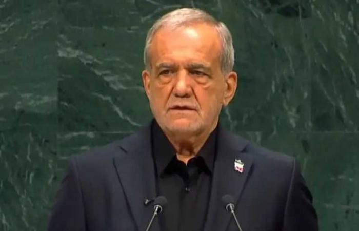 رئيس
      إيران:
      نؤمن
      بالدبلوماسية
      ولن
      نستسلم
      تحت
      ضغط
      القوة
      العسكرية