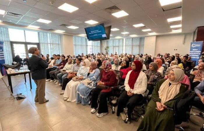 بالبلدي: مركز
      التوظيف
      بجامعة
      عين
      شمس
      يدرب
      4
      آلاف
      طالب
      وخريج