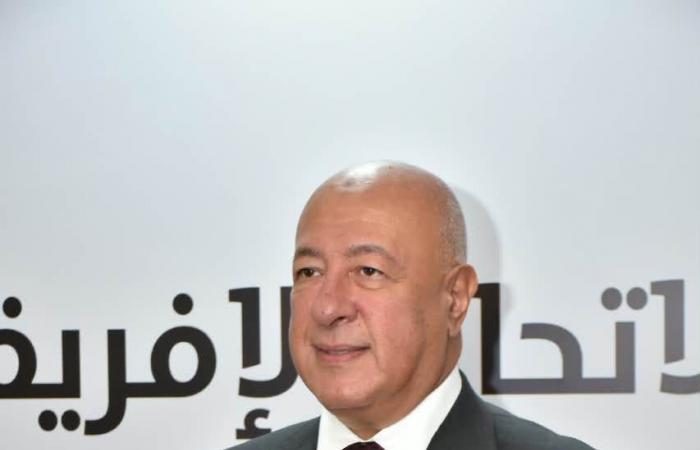 بالبلدي : يحيى
      أبو
      الفتوح
      يتسلم
      جائزة
      AFASU
      الذهبية
      «رجل
      العام
      –
      القائد
      الملهم»
      في
      قطاع
      المال
      والاقتصاد