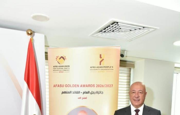 بالبلدي : يحيى
      أبو
      الفتوح
      يتسلم
      جائزة
      AFASU
      الذهبية
      «رجل
      العام
      –
      القائد
      الملهم»
      في
      قطاع
      المال
      والاقتصاد