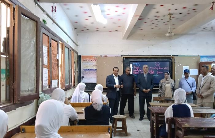 بالبلدي: نائب
      محافظ
      قنا
      يتفقد
      مدارس
      أبوتشت
      لمتابعة
      انتظام
      الدراسة
      ويكرم
      تلميذًا
      ومعلمًا