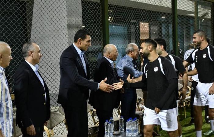 بالبلدي : محمد
      صلاح
      يوجه
      رسالة
      تحفيزية
      للاعبي
      المنتخب..
      ووزير
      الرياضة:
      ننتظر
      منكم
      إسعاد
      المصريين