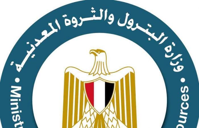بالبلدي :  البترول
      تحسم
      الجدل
      بشأن
      أسعار
      الوقود:
      لا
      زيادات
      جديدة..
      والأسعار
      المتداولة
      «زائفة»