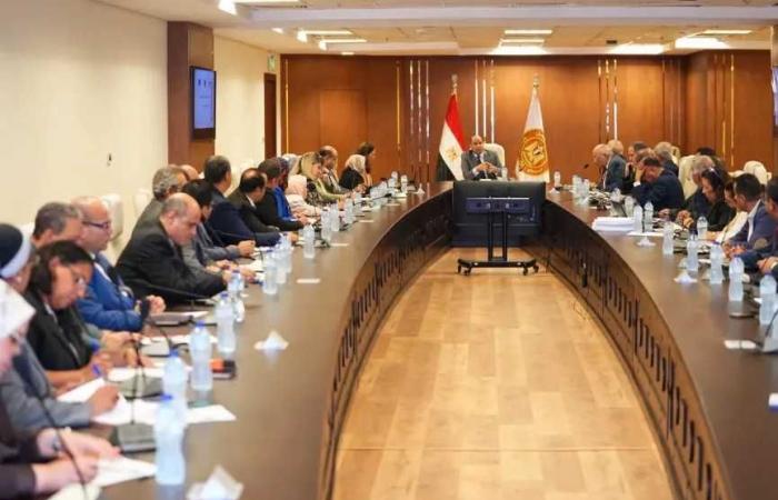 وزير
      العمل
      يجتمع
      مع
      ممثلي
      الأطراف
      المعنية
      لبدء
      إعداد
      ”الاستراتيجية
      الوطنية
      للتدريب
      المهني”